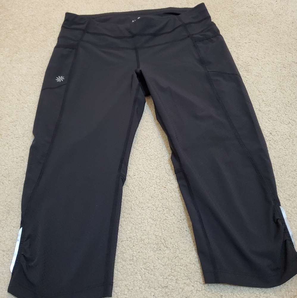 Athleta Dobbie Action black crop